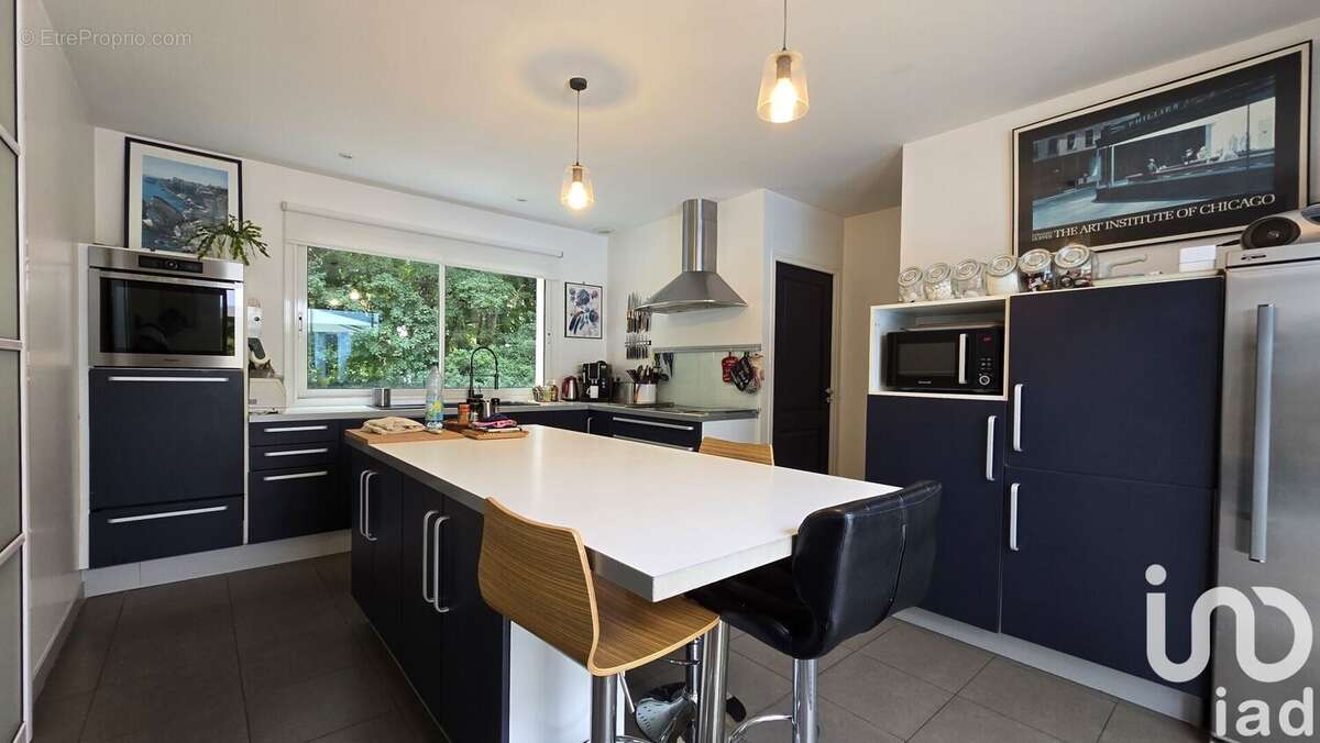 Maison 196 m² à La Foye-Monjault  - photo 8