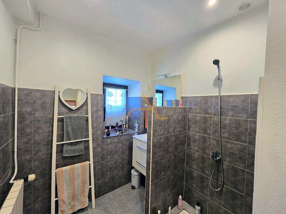 Maison à PONT-DE-BARRET