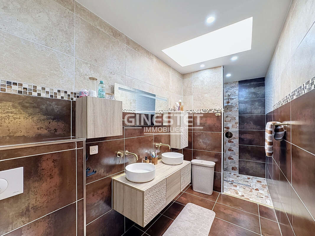 CULOISON, Villa 348m2, 4 chambres, un appartement de 54m2 et piscine intérieure. - photo 15