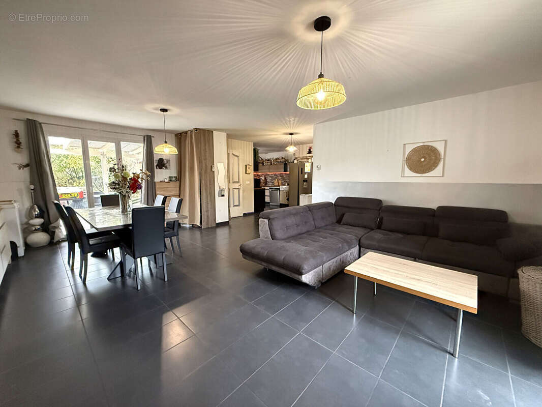 Maison à MIRABEL-ET-BLACONS
