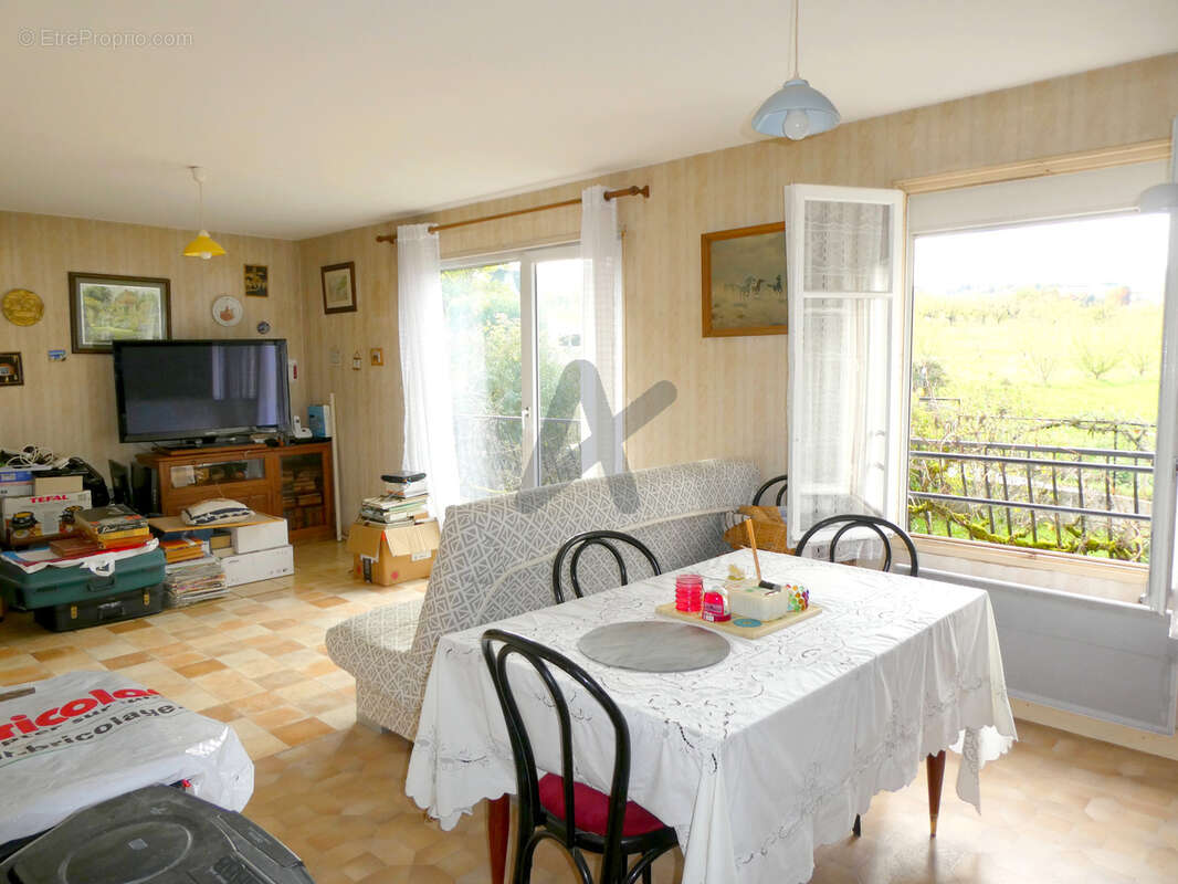 Maison à BESSENAY