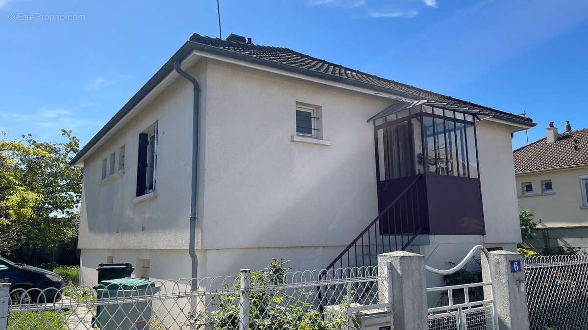 Maison à LA CHAPELLE-SAINT-LUC