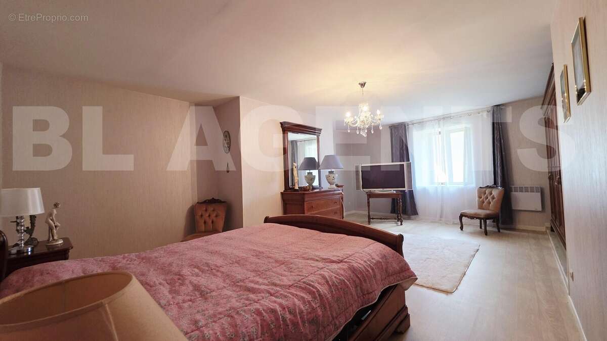 20250718_160255 - Maison à MAUBERT-FONTAINE