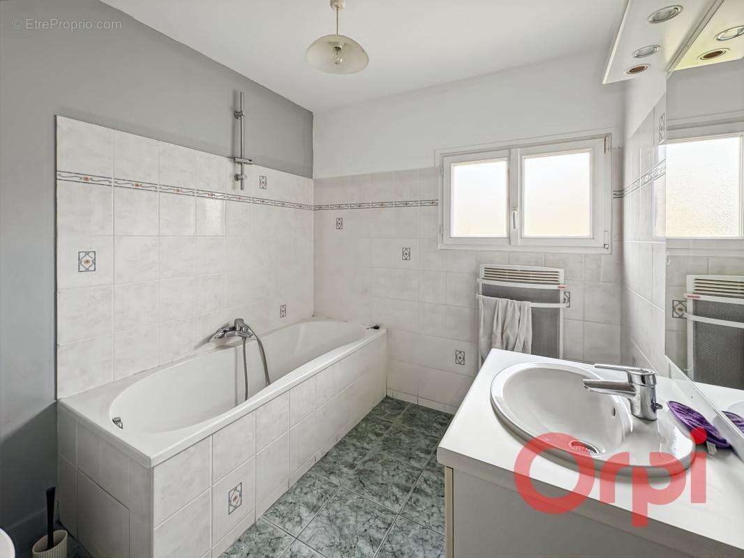 Maison à LA GUERCHE-SUR-L'AUBOIS