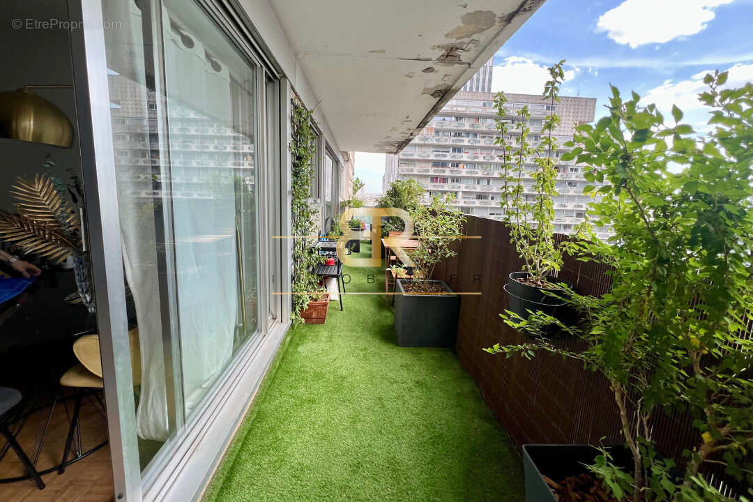 Appartement à COURBEVOIE