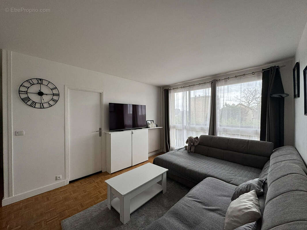 Appartement à LES PAVILLONS-SOUS-BOIS