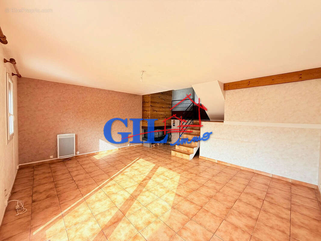 Maison à SAVIGNY-LE-TEMPLE