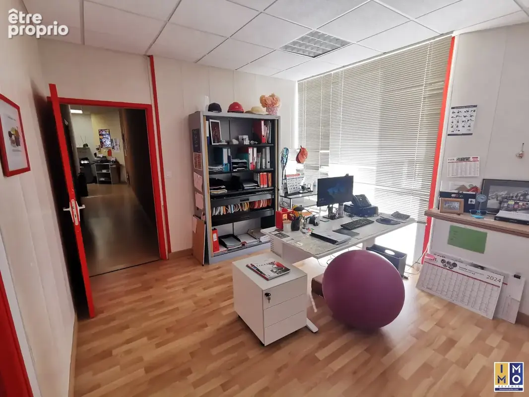 Commerce 171 m² à Bourges  - photo 5