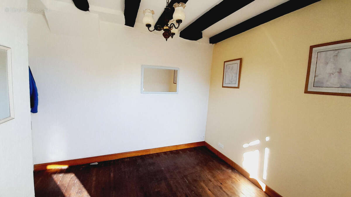 Chambre rdc ou salla a manger - Maison à SAINT-PAUL-LA-ROCHE