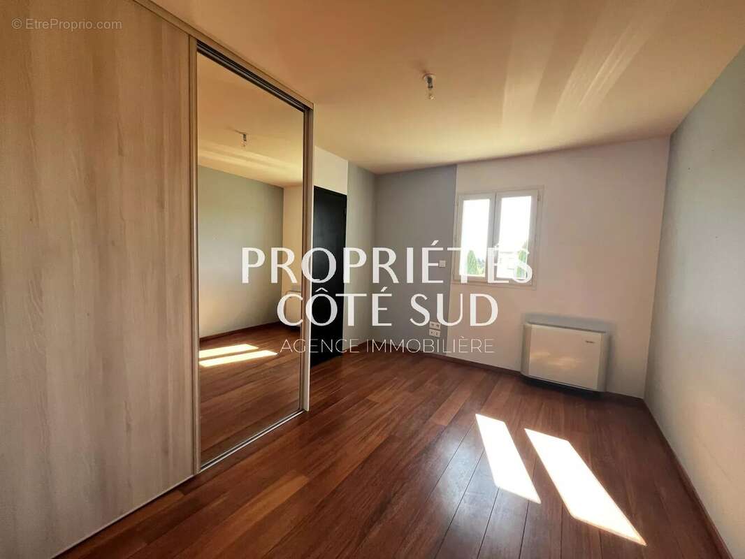 PUJAUT – Villa 166 m²  Piscine  Terrain 1 000 m² sans vis-à-vis  Vue village - photo 10