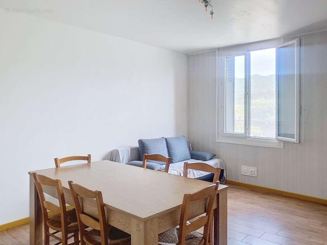 Appartement à LAMALOU-LES-BAINS