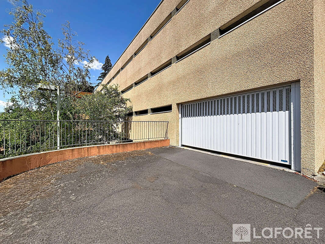 F3 lumineux avec garage à 2 min à pied du centre-ville du Puy-en-Velay - photo 9