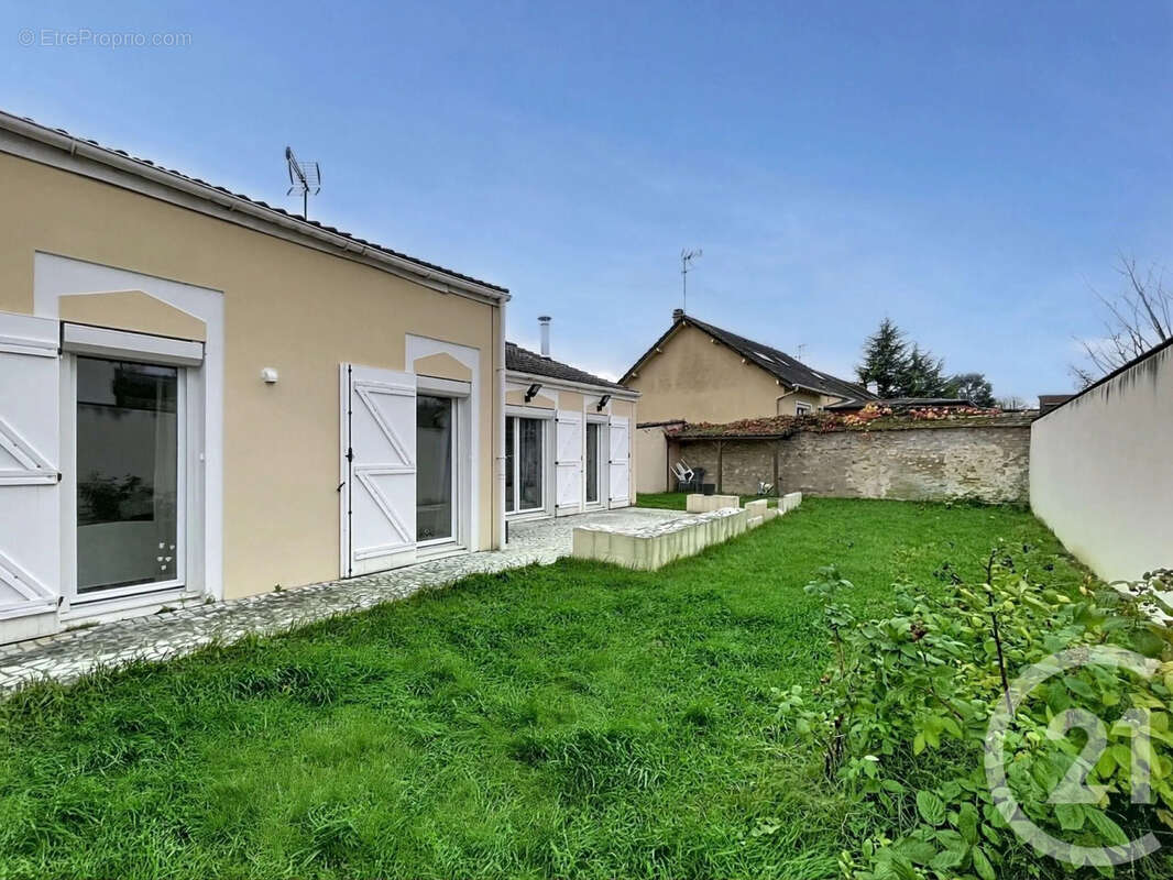 Maison à MOISSY-CRAMAYEL