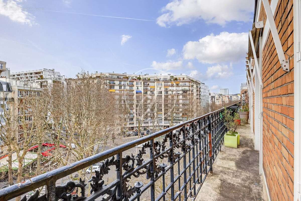 Appartement à PARIS-16E