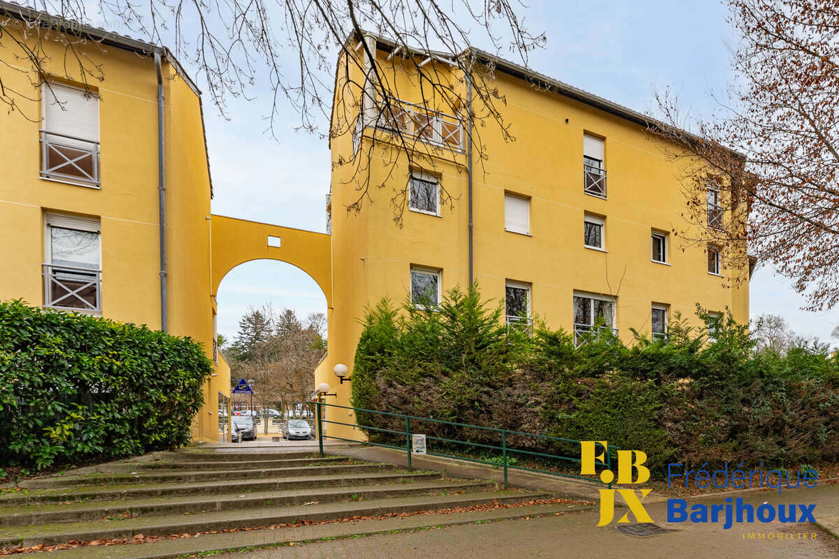 Appartement à FONTAINES-SAINT-MARTIN