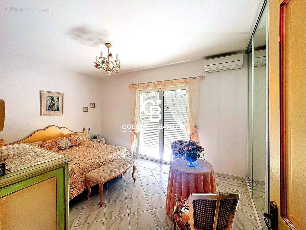 Maison à LES ISSAMBRES