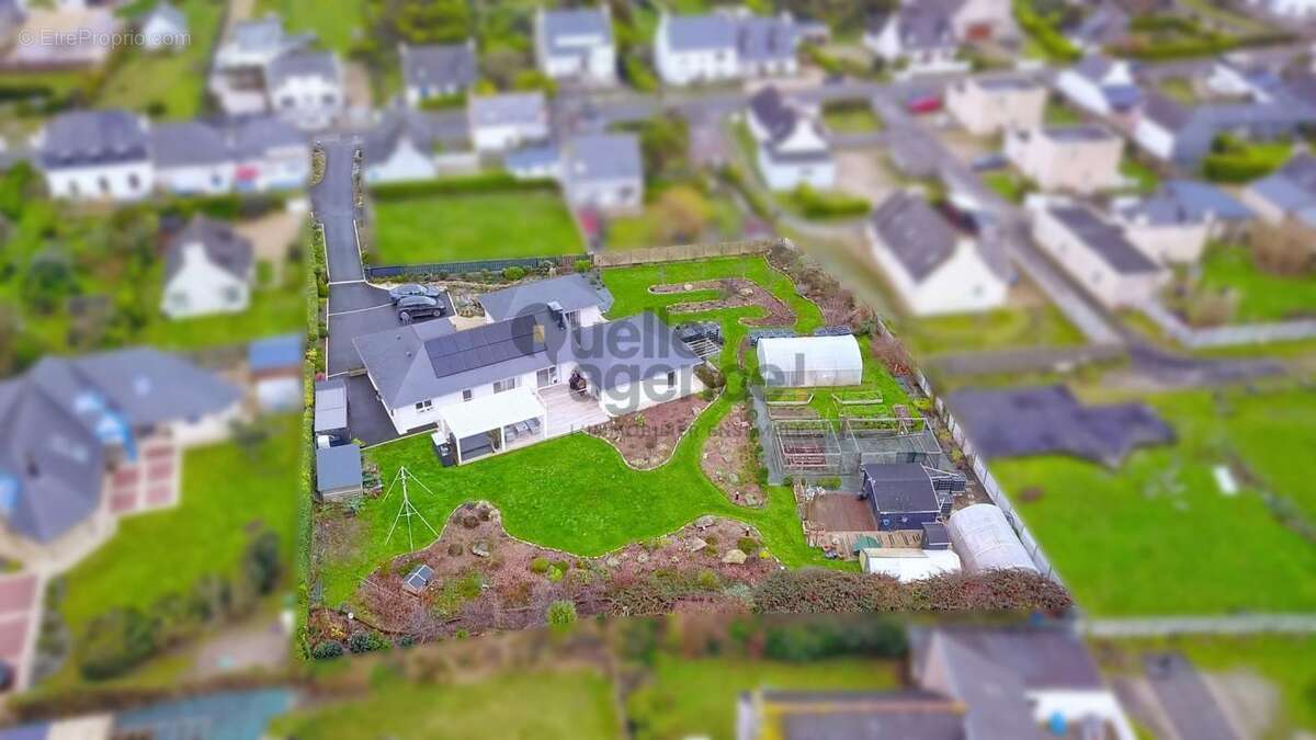 Maison à SANTEC