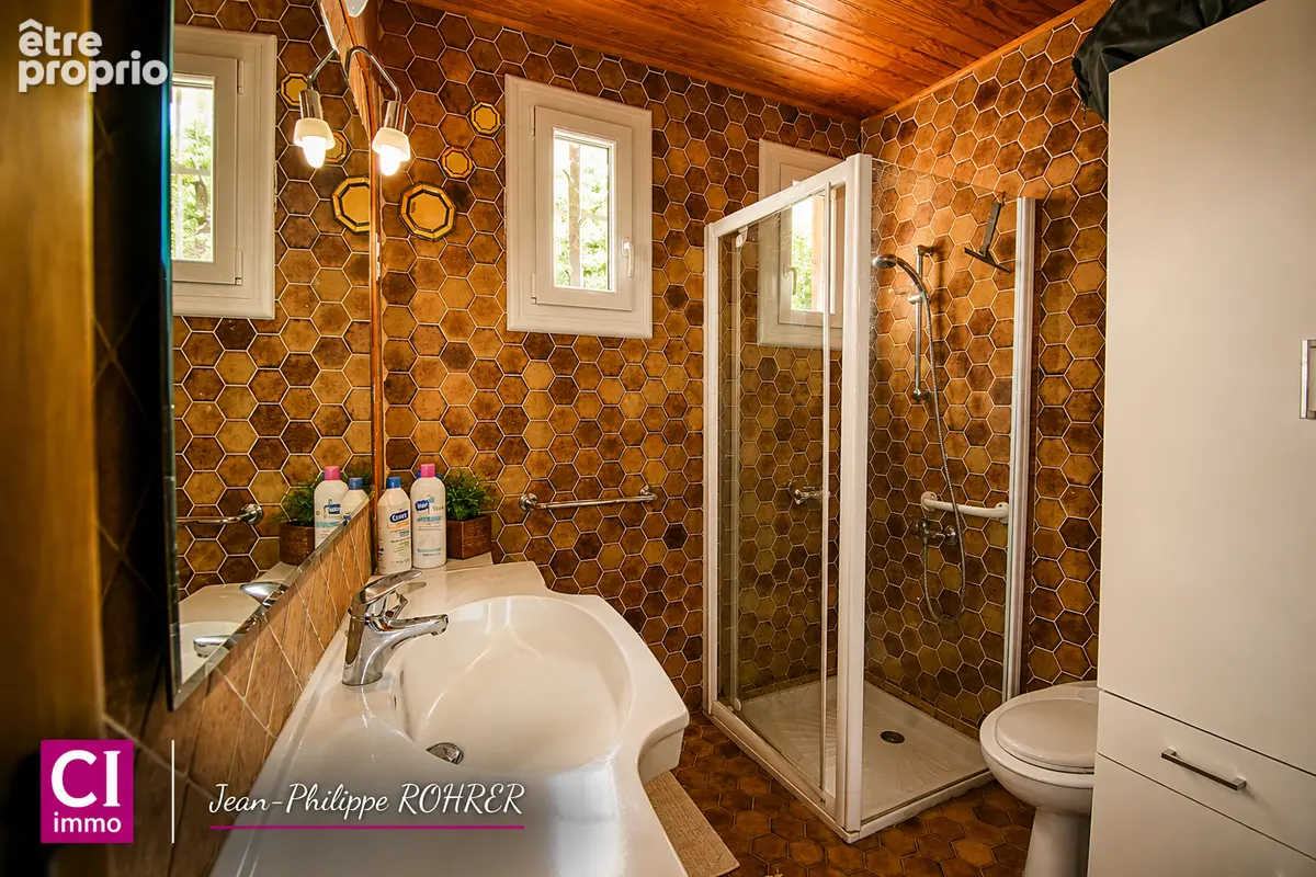 BESSE-SUR-ISSOLE  Maison de plain-pied avec piscine sur 1 780 m² de terrain - photo 8
