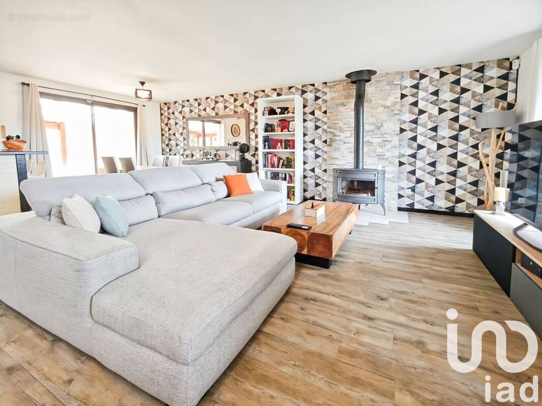 Photo 1 - Maison à CRECY-LA-CHAPELLE