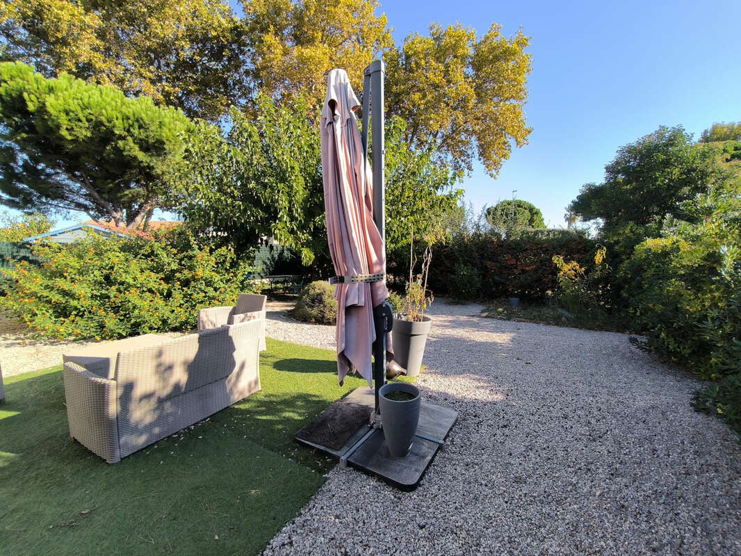 Maison à SAINT-LAURENT-DE-LA-SALANQUE