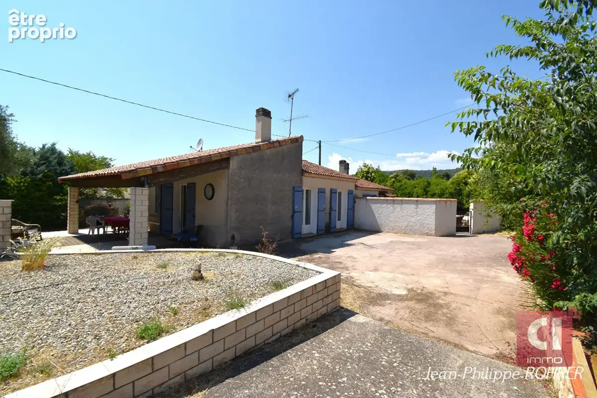 Sainte-anastasie-sur-issole propriété avec 2 dépendances, piscine et garage de 65 m² ? multiples possibilités - photo 3