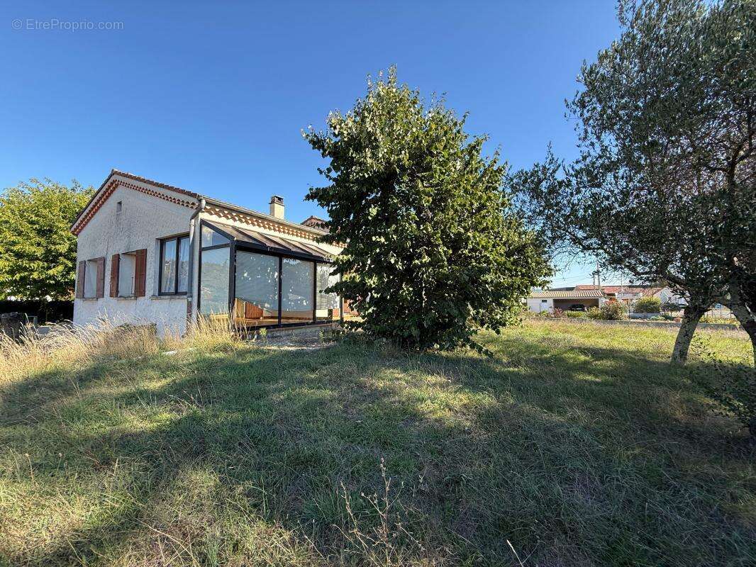 Maison à SAINT-ETIENNE-DE-FONTBELLON