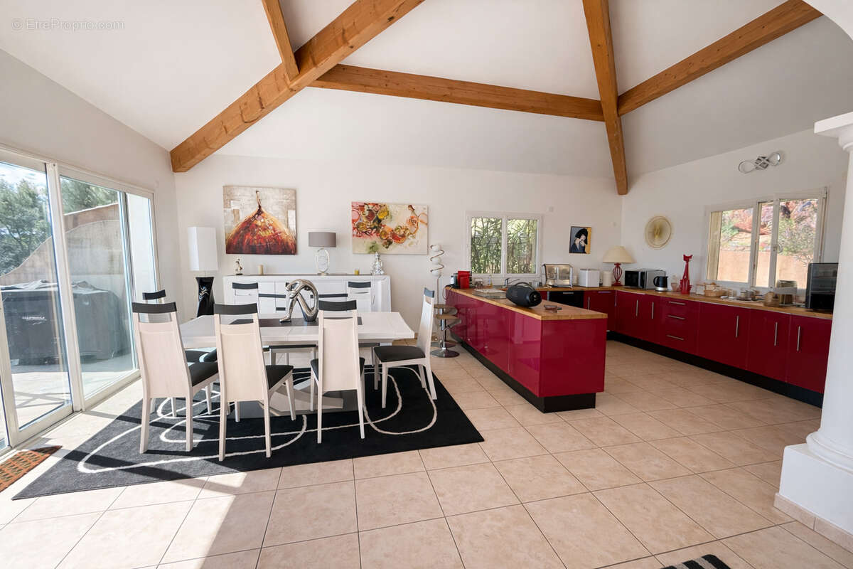 Maison à SOLLIES-VILLE