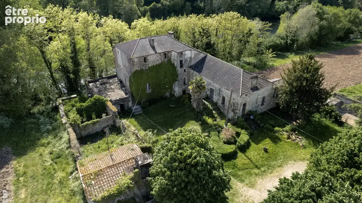 QT-PUY L'EVEQUE-CA6897-02