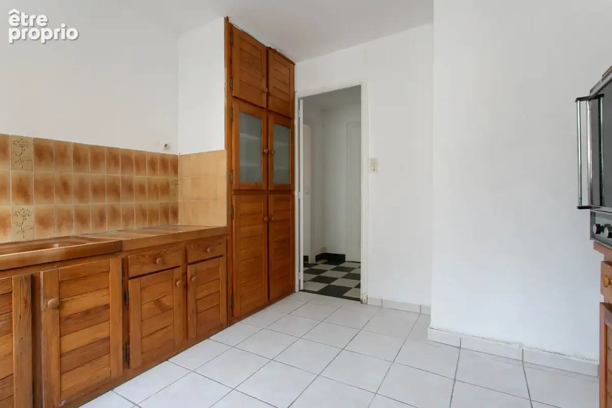 Nantes   Rue Noire   Spacieux T4 traversant de 88 m2, 3 chambres et cave - photo 9