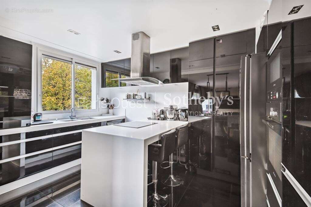 Appartement à NEUILLY-SUR-SEINE