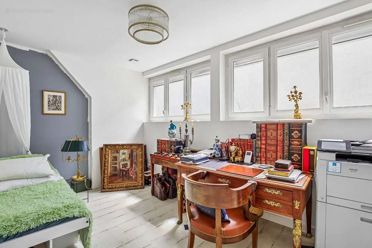 LE PECQ, maison de 215 M2 au sol sur 347 M2 de terrain - photo 10