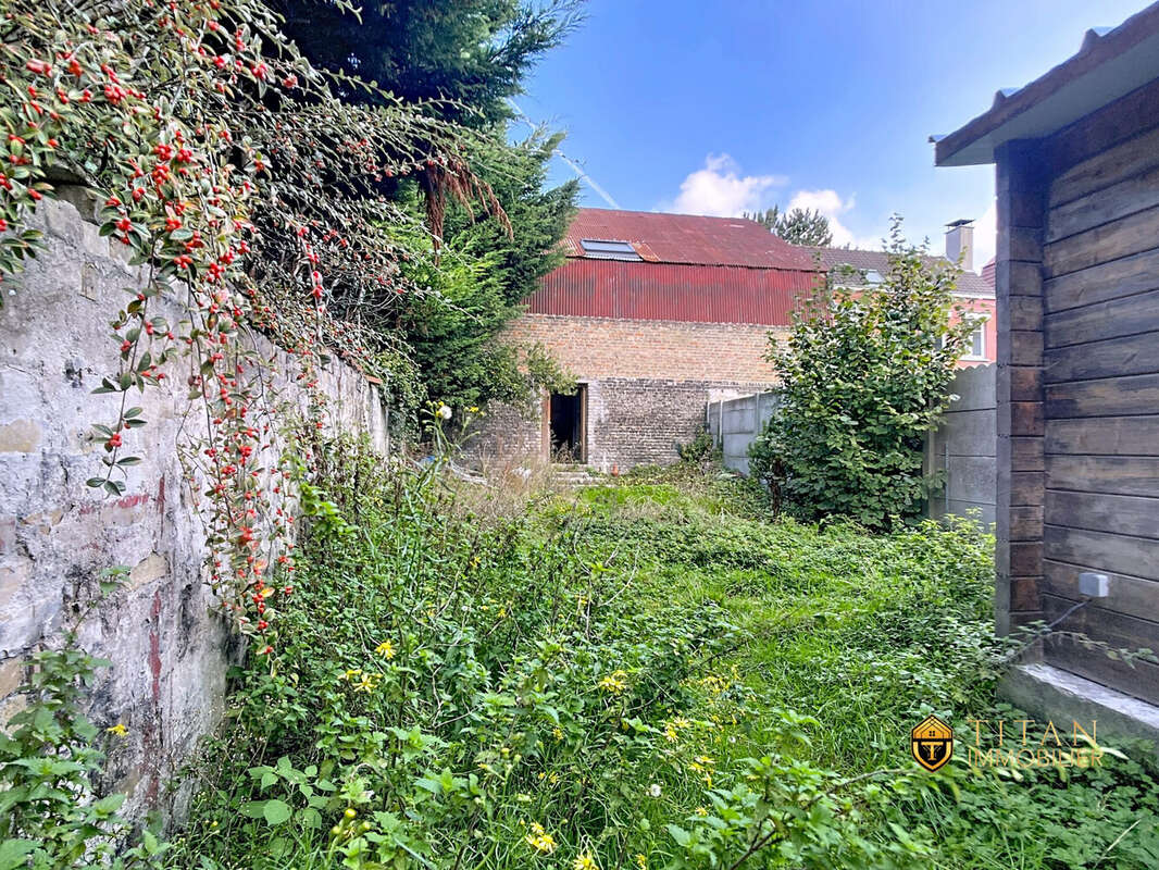 Chalet de 26 m² + jardin de 163 m² + garage de 81 m² à Coudekerque-Branche (59210) Titan immobilier - Appartement à COUDEKERQUE-BRANCHE