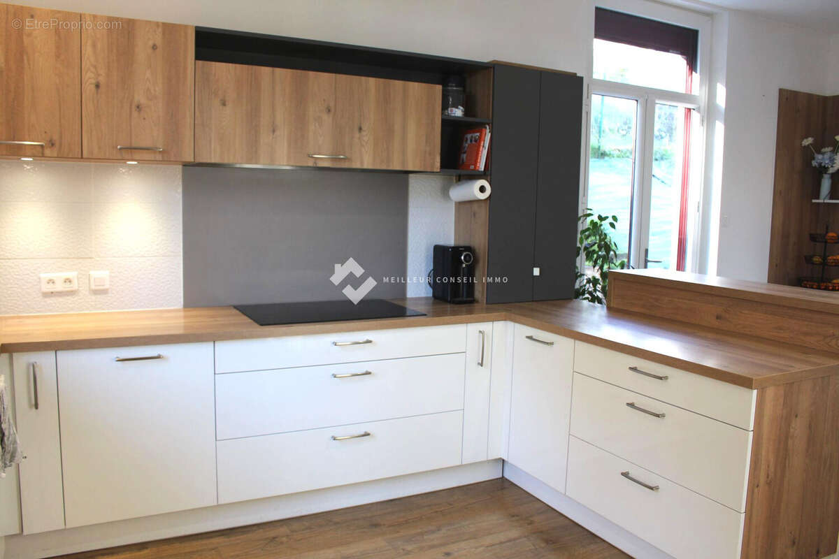 Maison 220 m² à Lancrans  - photo 3