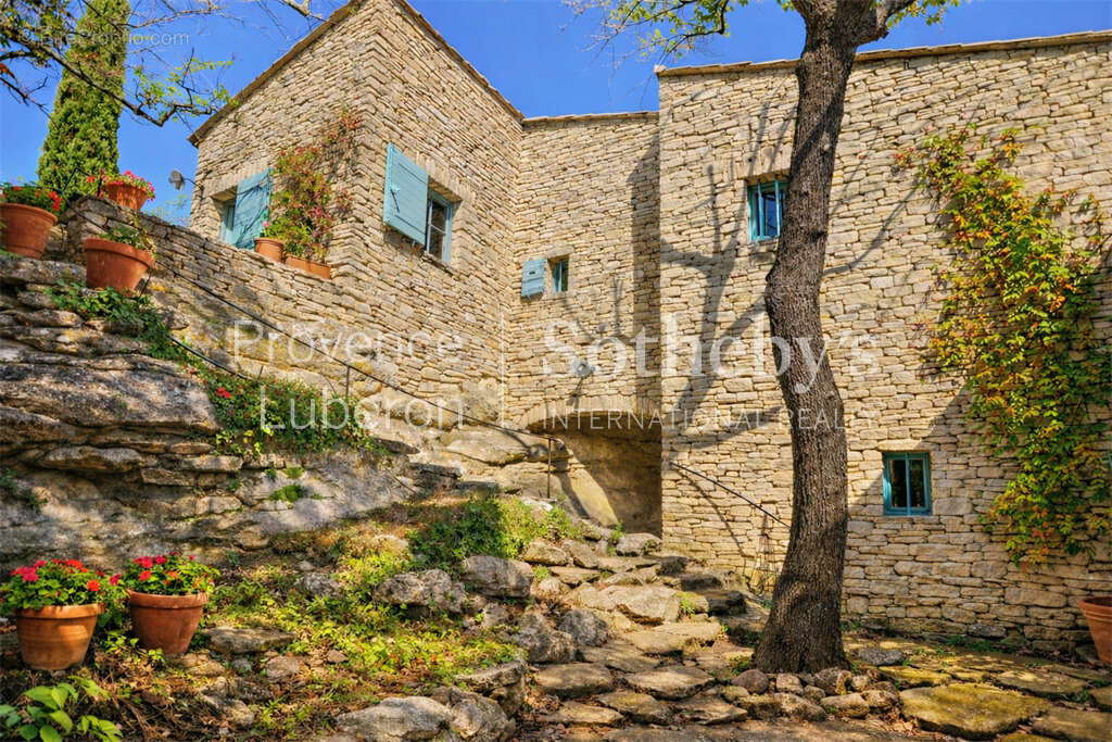 Maison à GORDES