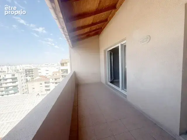 Un appartement qui coche toutes les cases  dernier étage, ascenseur, deux terrasses, vue dégagée et box fermé - photo 4