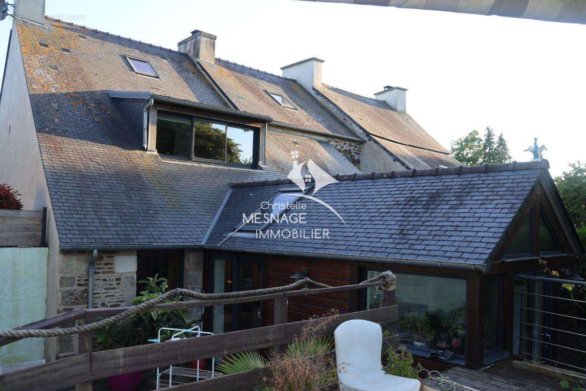 Maison à LANGROLAY-SUR-RANCE