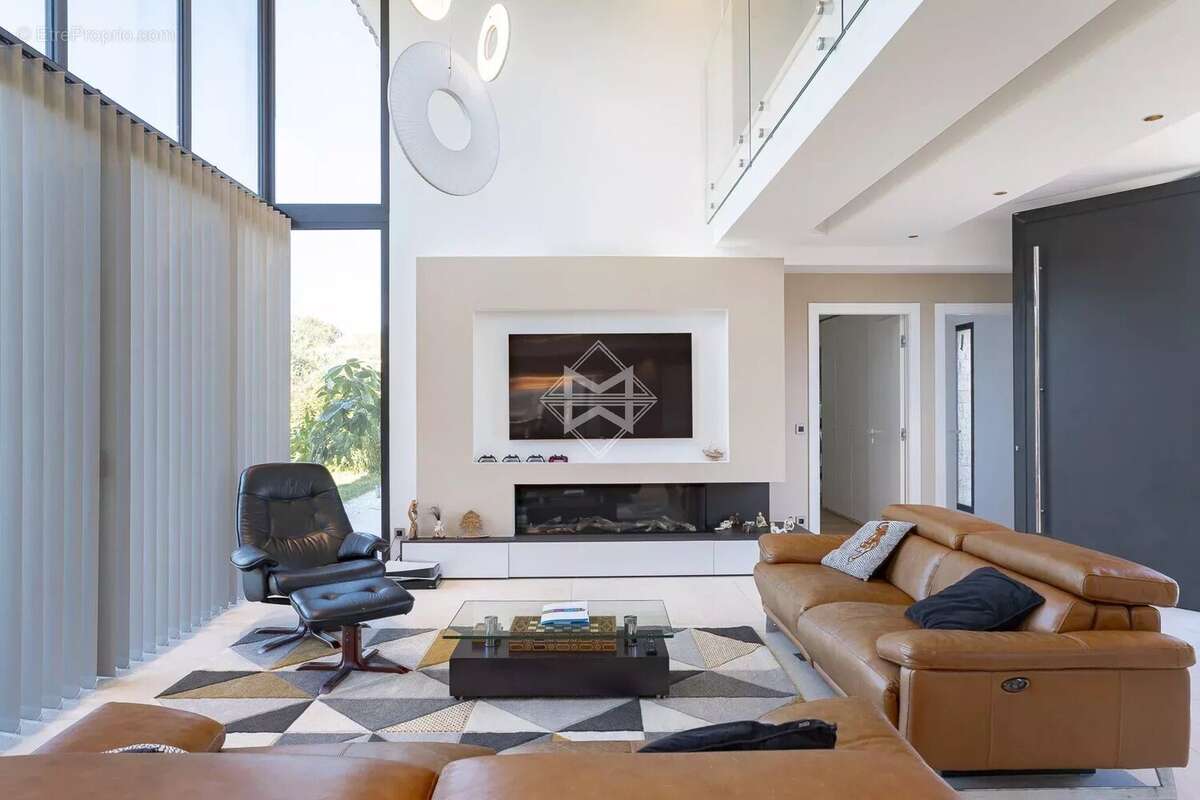 Maison à ROQUEFORT-LES-PINS