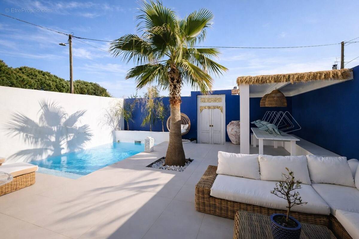 Extérieur avec piscine - Maison à ANGLET