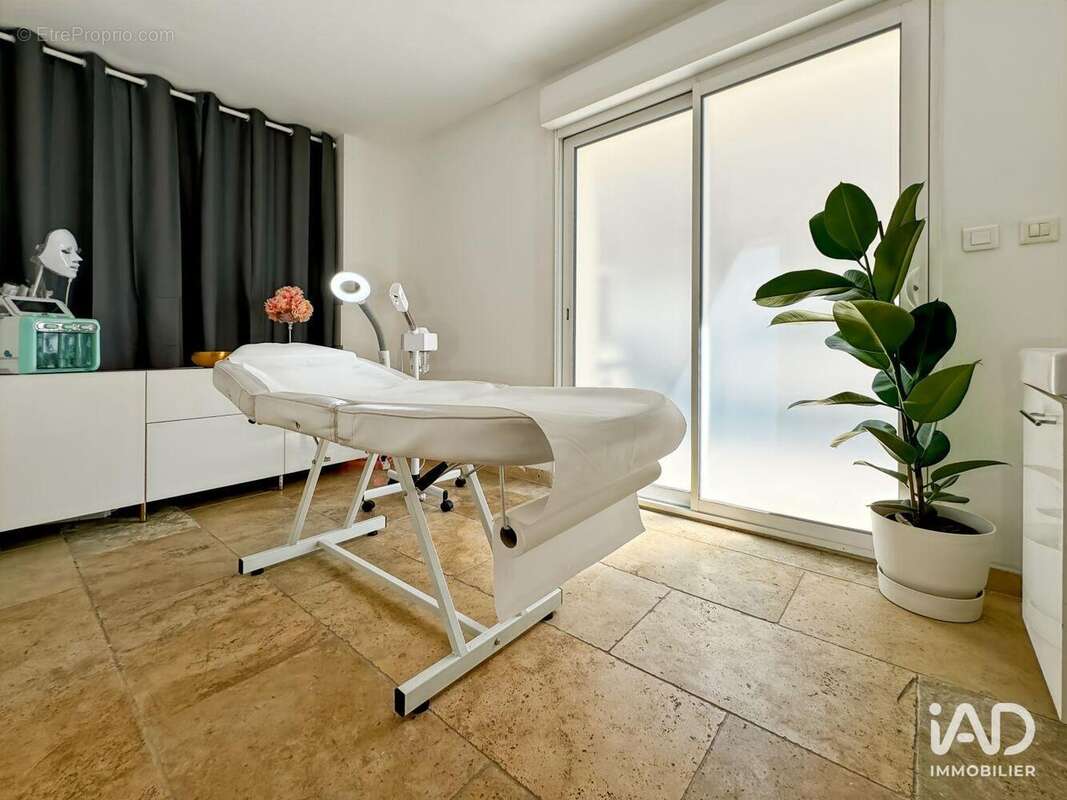 Photo 2 - Commerce à SAINT-MARTIN-DE-CRAU