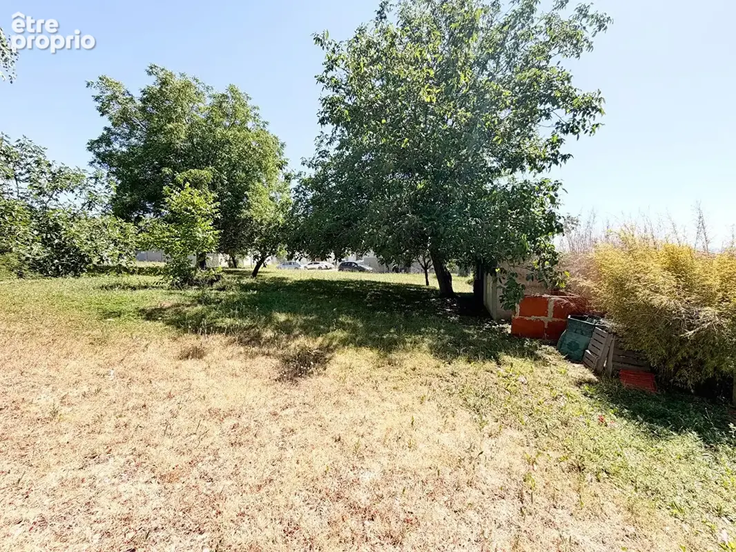 Terrain constructible de 380 m2 - photo 2