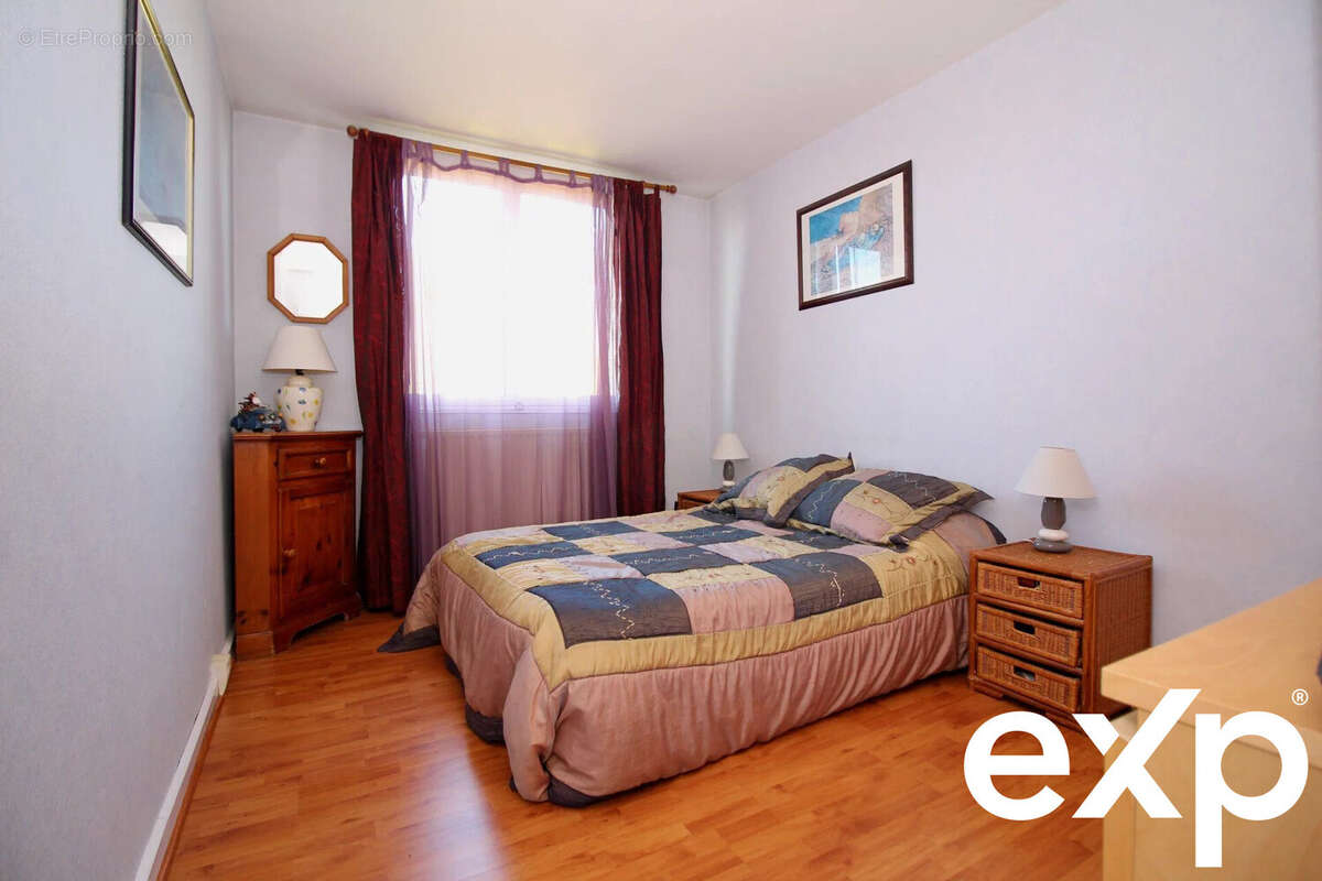 Appartement à NEAUPHLE-LE-CHATEAU