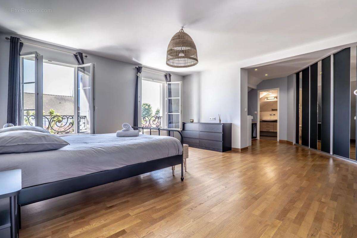 Maison à VILLENEUVE-LE-COMTE