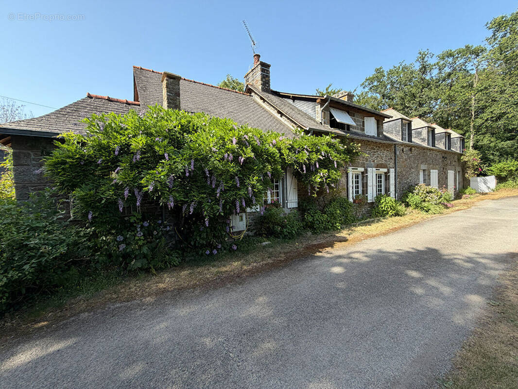 Maison à BAGUER-MORVAN