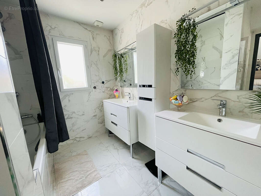 Maison à SARTROUVILLE