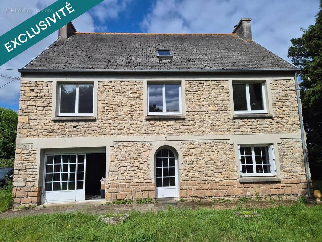 Photo 1 - Maison à LOC-EGUINER-SAINT-THEGONNEC