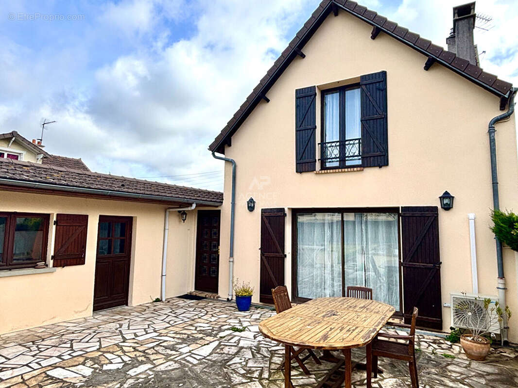 Maison à PONTOISE