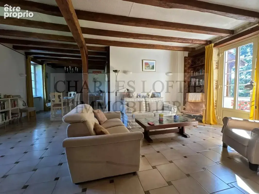 Maison familiale avec garage, piscine et accès à la rivière sur près de 7000 m² de terrain, proche de Prayssac. - photo 4
