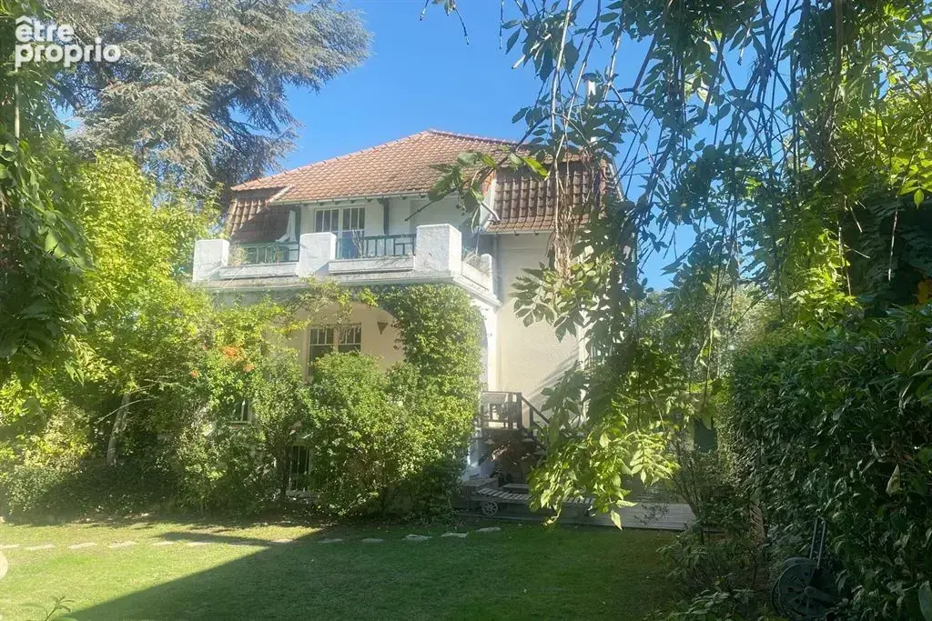 Photo Maison à Vaucresson au prix de 1 350 000€