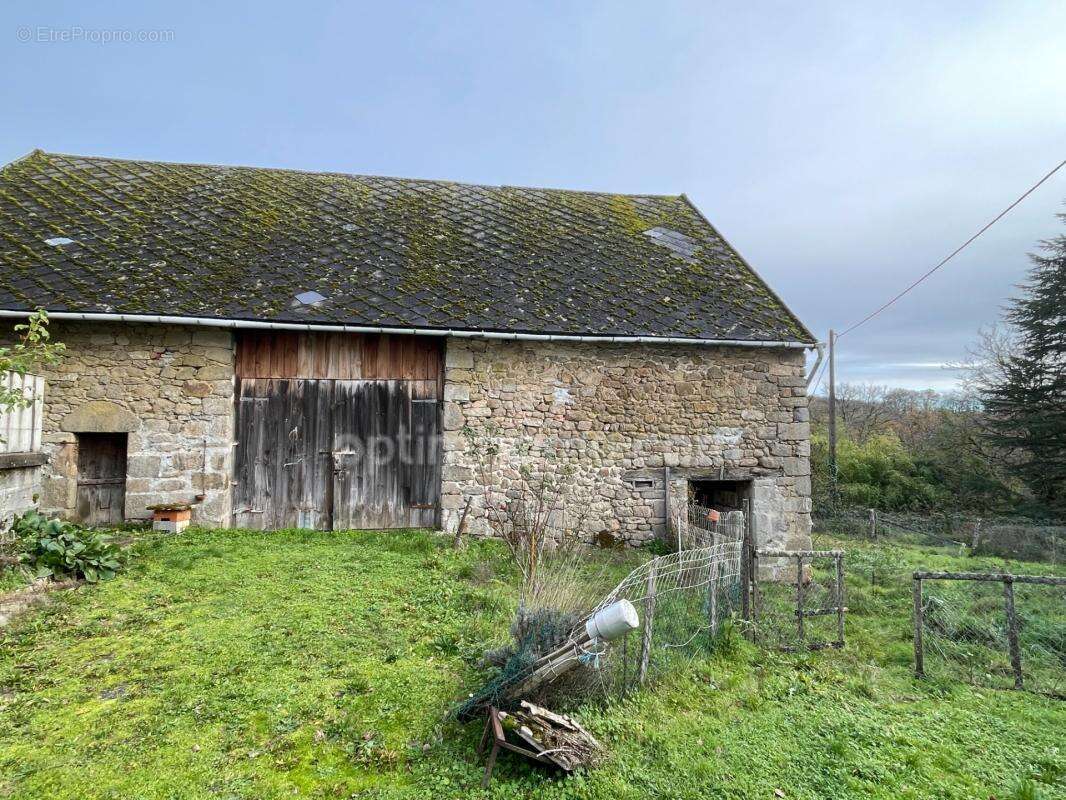 Maison en pierre avec grange et jardin de 2000 m2 et bois - photo 11