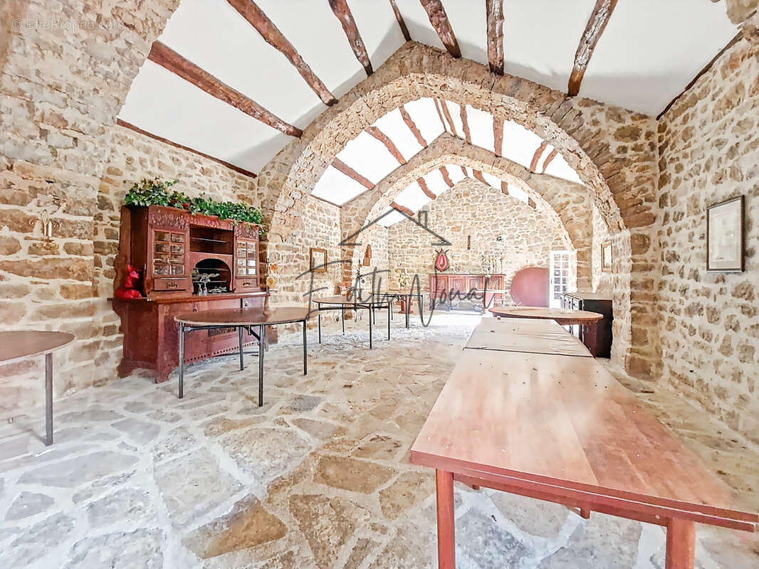 Maison à SAINTE-EULALIE-DE-CERNON